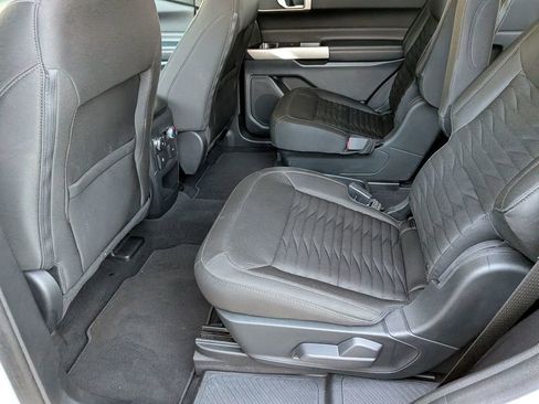 Used 2021 Ford Explorer XLT image 31