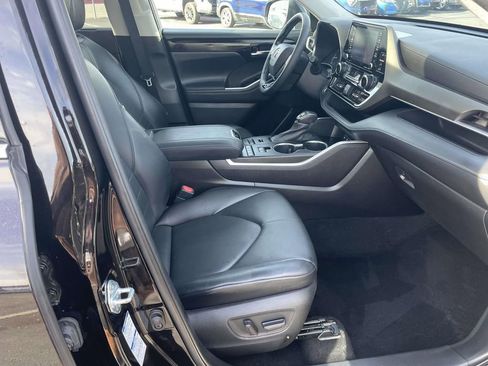 Used 2021 Toyota Highlander XLE image 47
