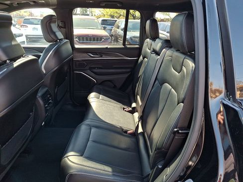 Used 2023 Jeep Grand Cherokee Overland w/ Luxury Tech Group IV AWD/4WD image 10