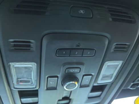 Used 2023 GMC Yukon Denali Ultimate image 27