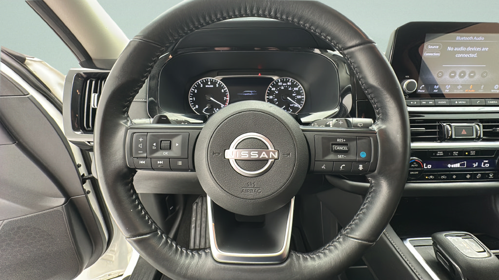 Used 2024 Nissan Pathfinder SV AWD/4WD image 14