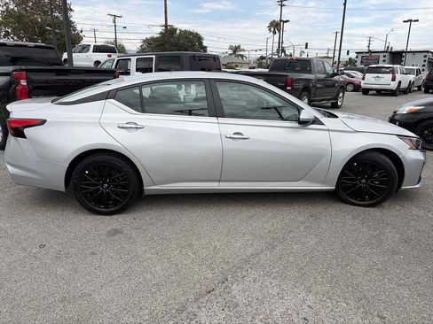 Used 2025 Nissan Altima 2.5 SV w/ SV Special Edition Package FWD image 4