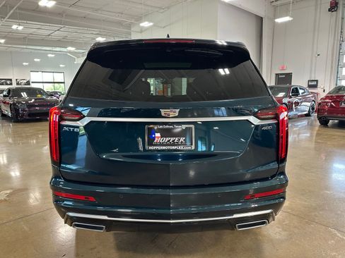 Used 2025 Cadillac XT6 Premium Luxury image 6