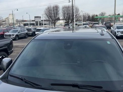 Used 2022 GMC Yukon SLT w/ SLT Premium Package image 18