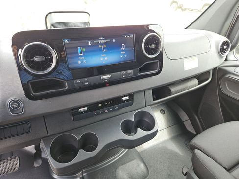 Used 2025 Mercedes-Benz Sprinter 2500 image 14