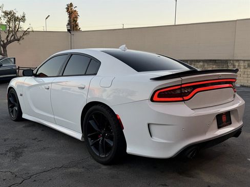 Used 2016 Dodge Charger R/T Scat Pack w/ Technology Group image 9