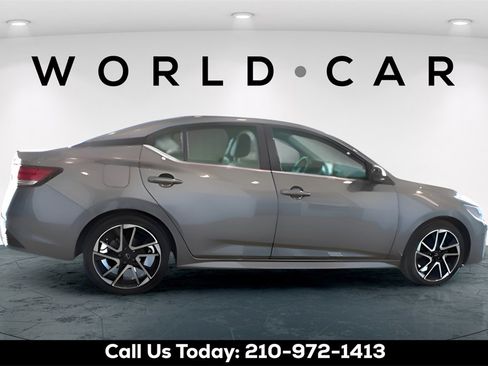 Used 2025 Nissan Sentra SR w/ SR Premium Package image 8