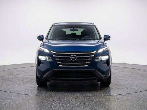 Used 2025 Nissan Rogue SV FWD image 2