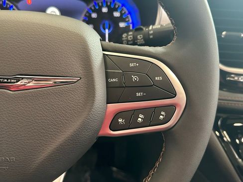 New 2026 Chrysler Pacifica Pinnacle image 23