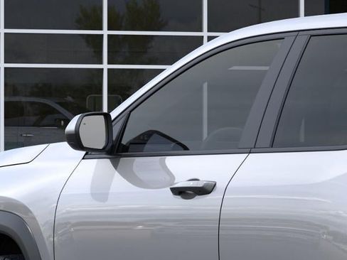New 2027 Chevrolet Equinox LT w/ Convenience Package II FWD image 12