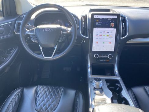 Used 2024 Ford Edge Titanium image 10