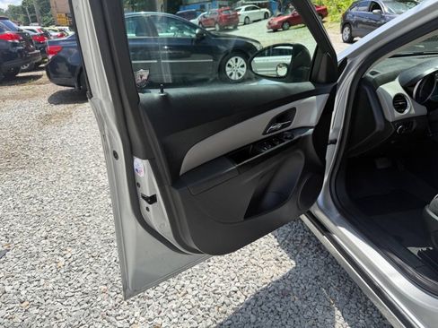 Used 2013 Chevrolet Cruze LS FWD image 10