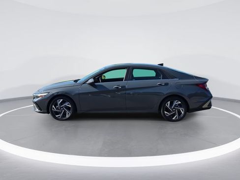 Used 2025 Hyundai Elantra SEL FWD image 5