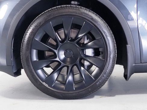 Used 2025 Tesla Model Y Long Range RWD image 46