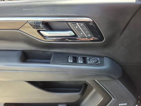 Certified 2025 Chevrolet Suburban LT w/ Comfort Package image 18