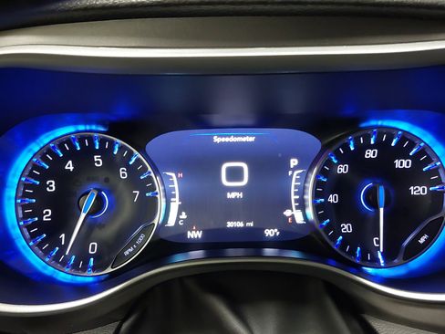 Used 2024 Chrysler Pacifica Touring-L w/ Uconnect Theater Family Group FWD image 19