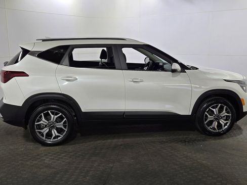 Used 2022 Kia Seltos EX image 8