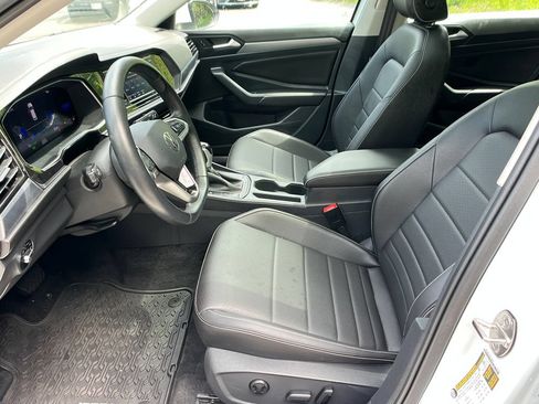 Used 2023 Volkswagen Jetta SE w/ Panoramic Sunroof Package FWD image 9