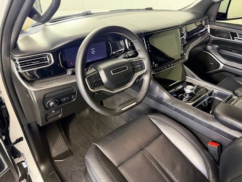 Used 2022 Jeep Wagoneer Series III AWD/4WD image 33