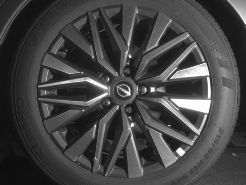 Used 2025 Nissan Altima 2.5 SV image 14