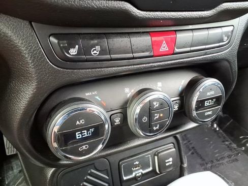 Used 2016 Jeep Renegade Limited w/ Safety & Security Group FWD image 25
