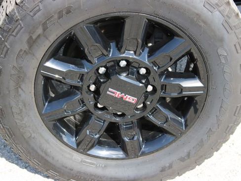 Used 2025 GMC Sierra 2500 AT4 w/ AT4 Premium Plus Package AWD/4WD image 17