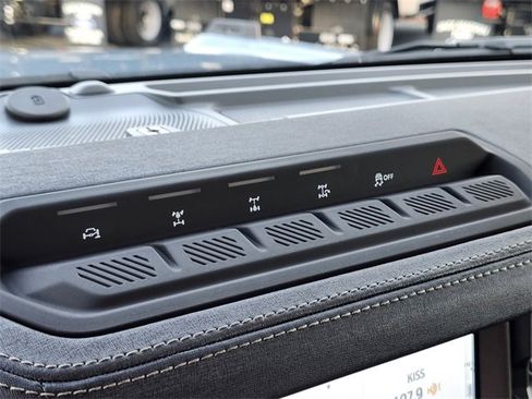 New 2025 Ford Bronco Badlands image 25