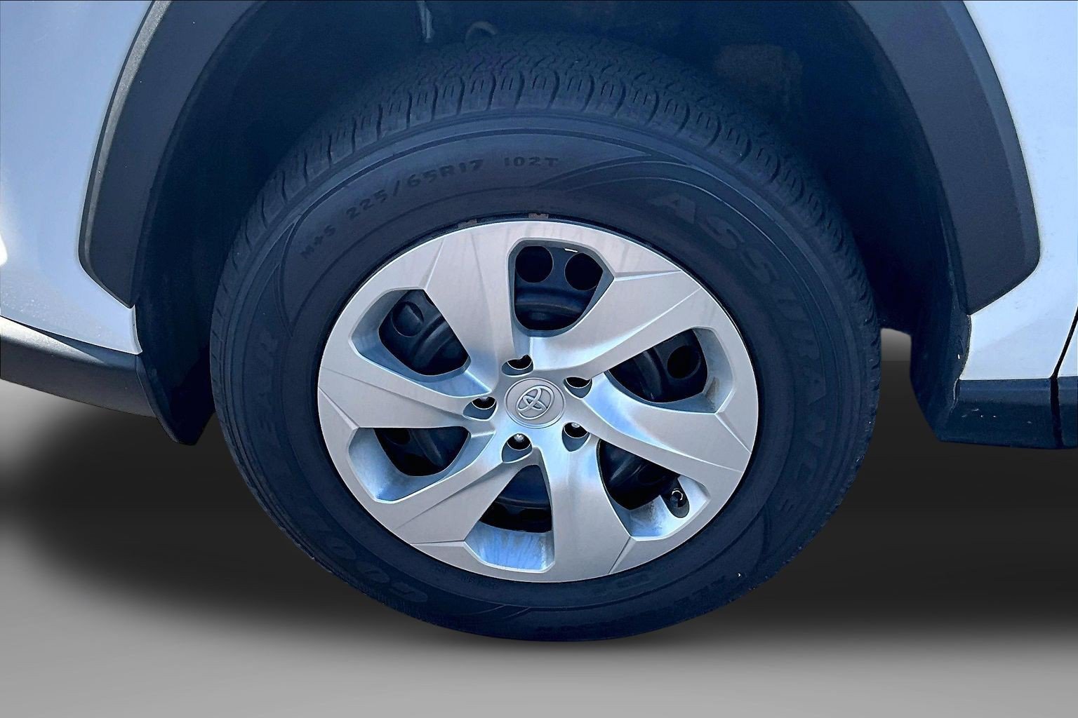 Used 2022 Toyota RAV4 LE w/ Carpet Mat Package (TMS) FWD image 9