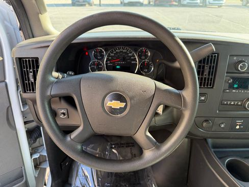 Used 2019 Chevrolet Express 2500 image 22