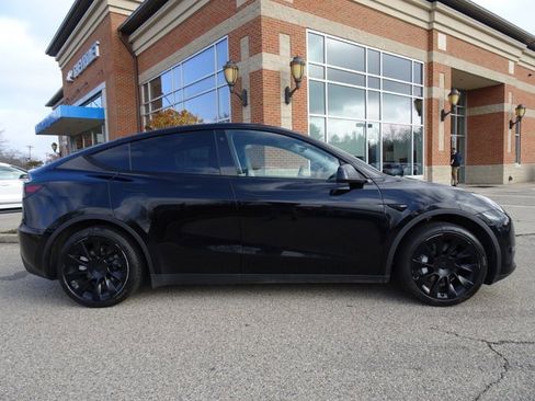 Used 2023 Tesla Model Y Long Range image 2