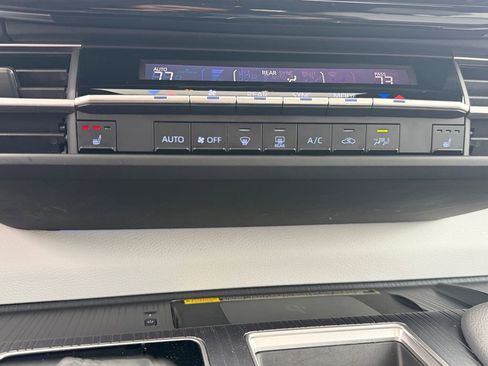 Used 2022 Toyota Sienna XSE image 14