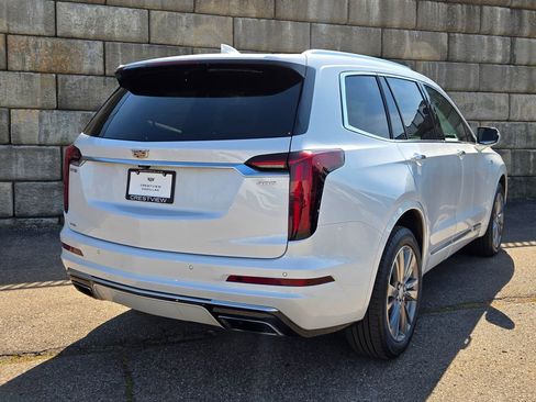 Used 2022 Cadillac XT6 Premium Luxury image 5
