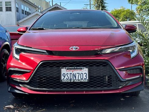 Used 2025 Toyota Corolla SE w/ SE Premium Package FWD image 3