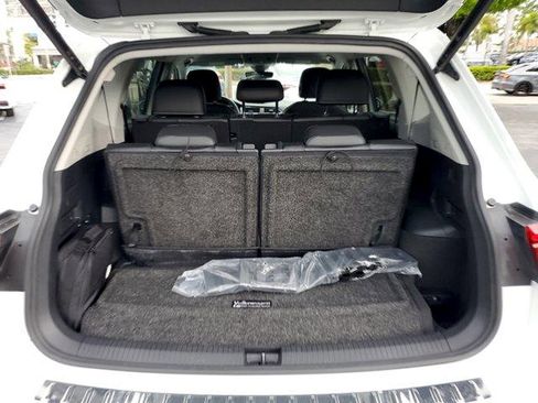 Used 2022 Volkswagen Tiguan SE image 12