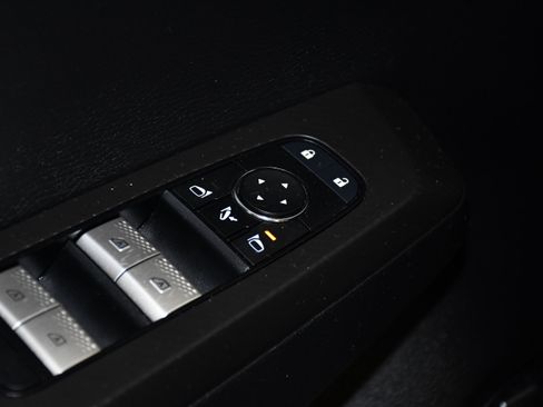 Used 2025 Mitsubishi Outlander SEL image 34