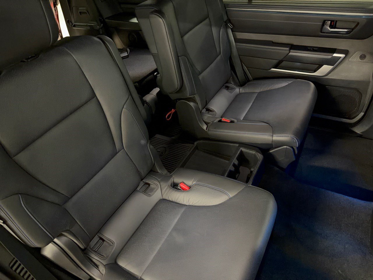 Used 2025 Toyota Sequoia Platinum AWD/4WD image 29