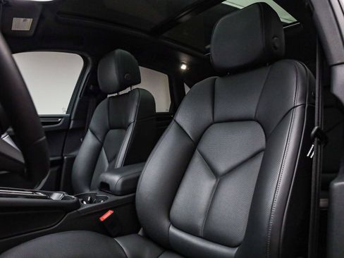 Used 2025 Porsche Macan image 5