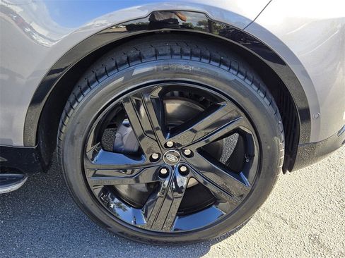 Used 2023 Land Rover Discovery HSE R-Dynamic image 17