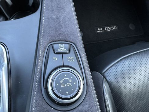 Used 2019 INFINITI QX50 Essential w/ Sensory Package image 38