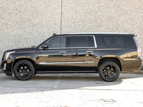 Used 2019 Cadillac Escalade ESV Premium Luxury image 12