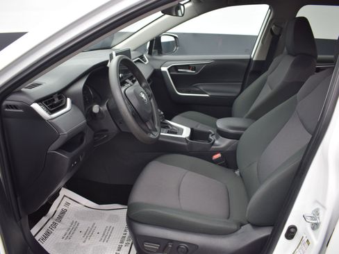 Used 2025 Toyota RAV4 XLE AWD/4WD image 13