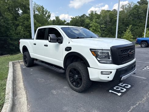 Used 2020 Nissan Titan PRO-4X w/ Pro-4x Convenience Package AWD/4WD image 5