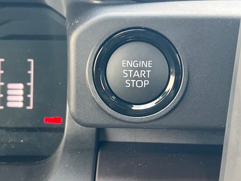 Used 2025 Toyota Tacoma SR5 AWD/4WD image 18