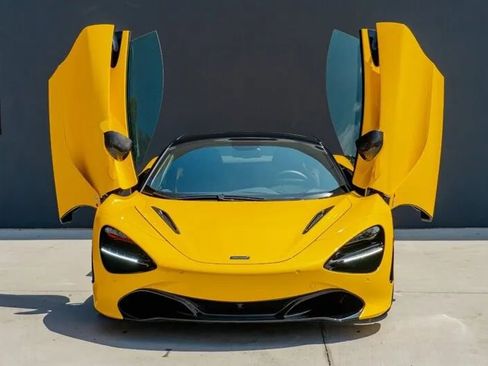 Used 2023 McLaren 720S Spider image 4
