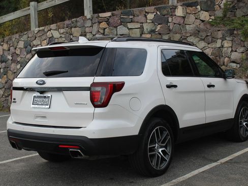 Used 2017 Ford Explorer Sport AWD/4WD image 9
