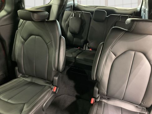New 2026 Chrysler Pacifica Select image 13