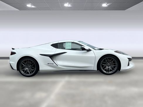 Used 2024 Chevrolet Corvette Z06 image 8