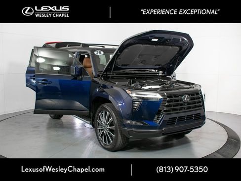 Used 2025 Lexus GX 550 w/ Accessory Package (Z1) image 16