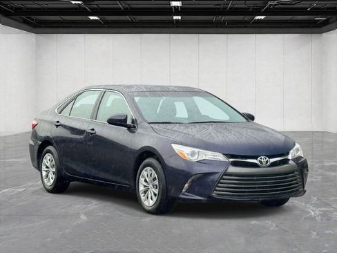 Used 2016 Toyota Camry LE FWD image 3
