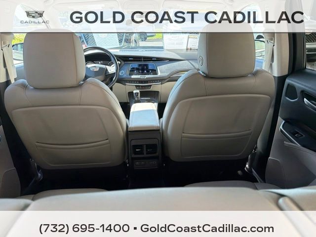 Used 2019 Cadillac XT4 Luxury w/ Cold Weather Package FWD image 12